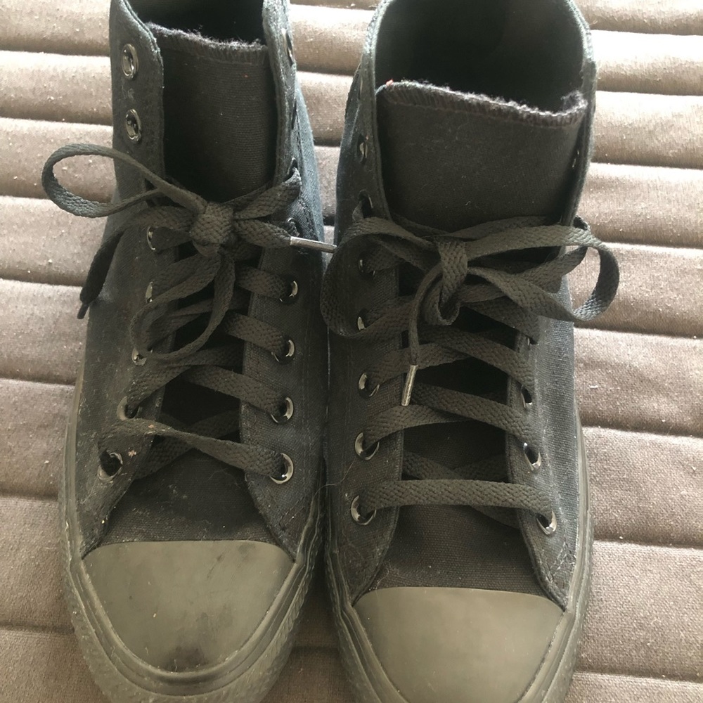 Black men’s converse
